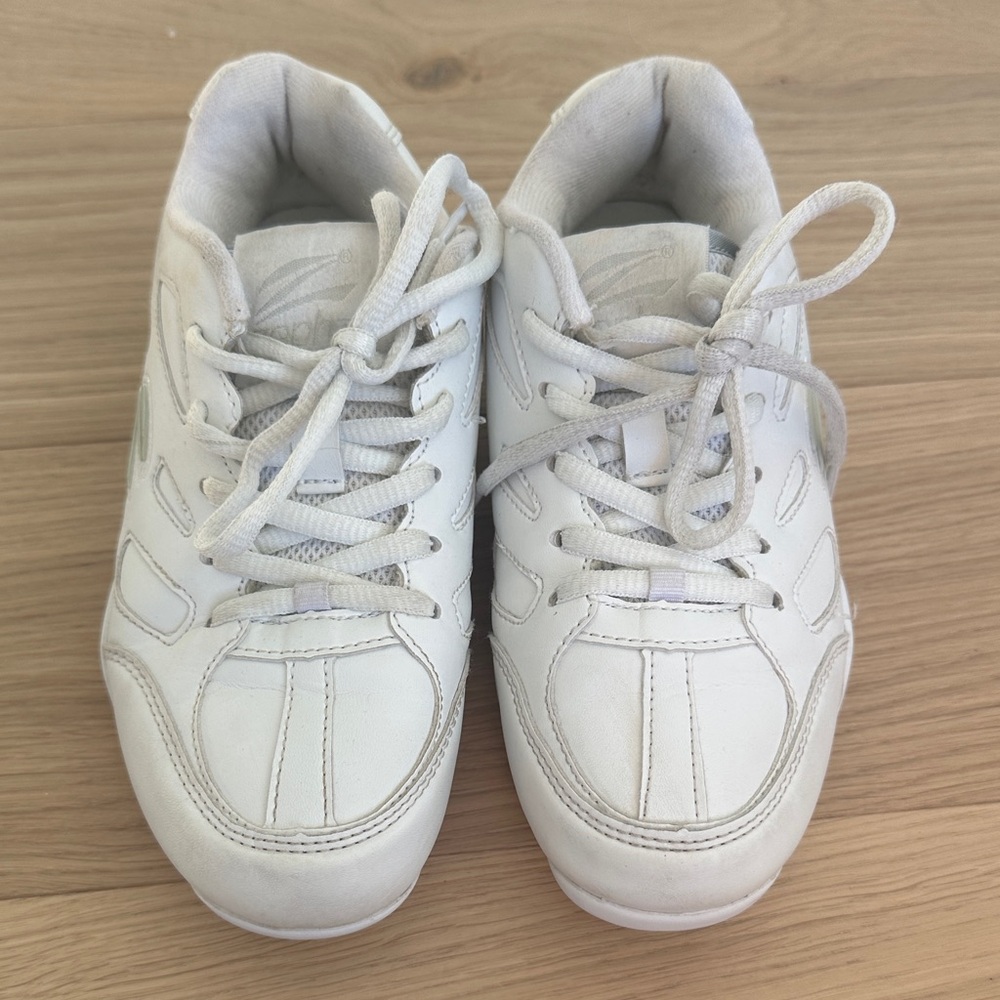Zephz Zenith cheerleader sneakers size 2.5